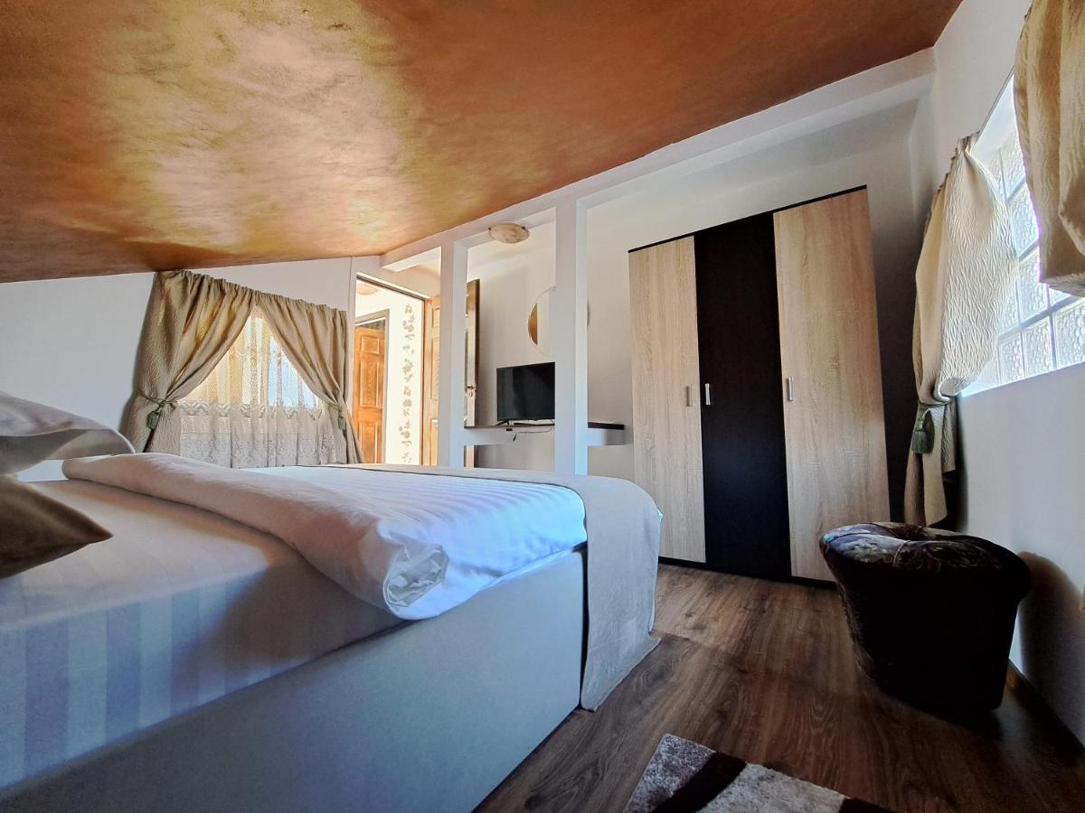 Shelby Accommodation -Adult Only- Sinaia Eksteriør bilde