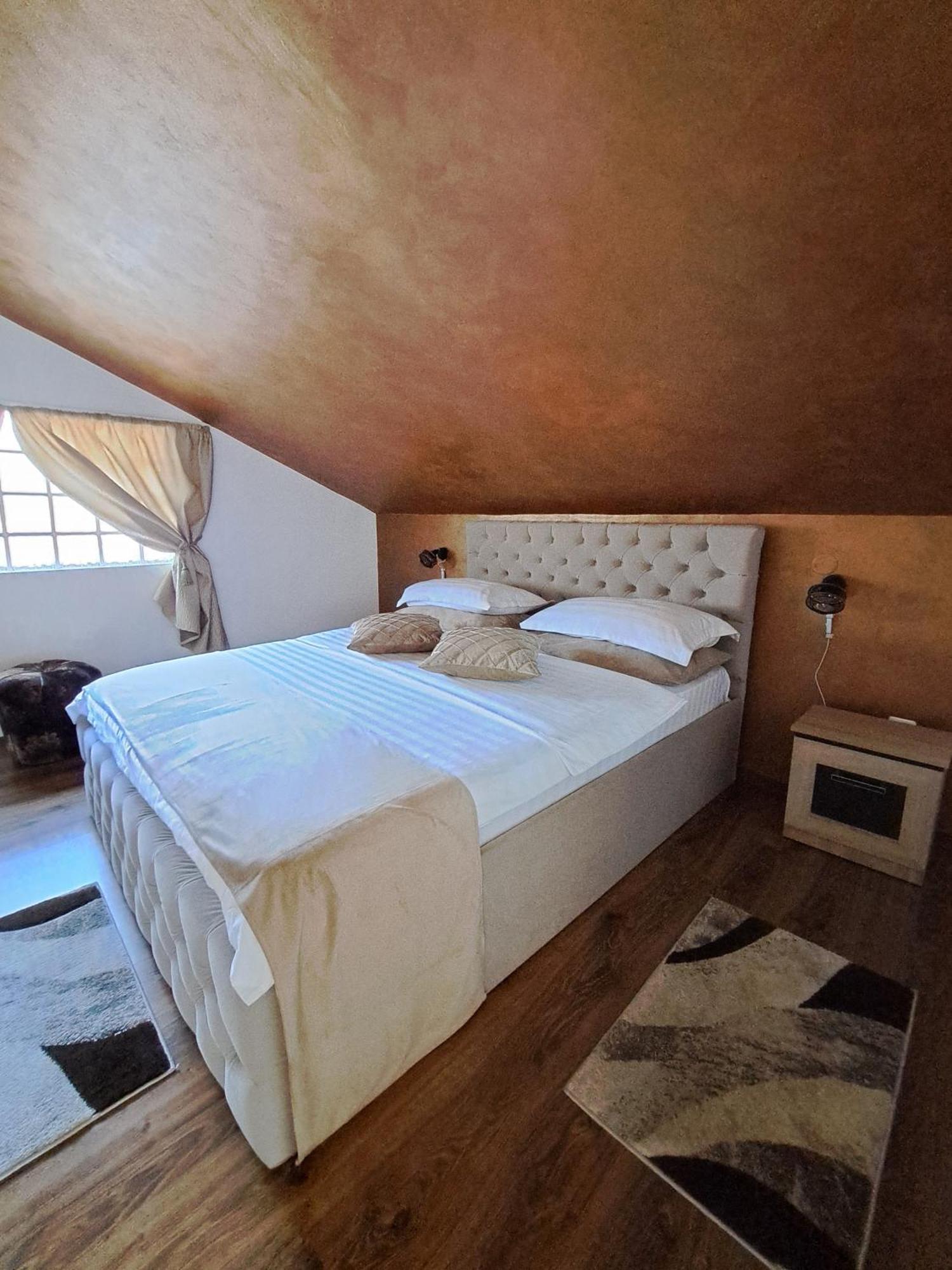 Shelby Accommodation -Adult Only- Sinaia Eksteriør bilde