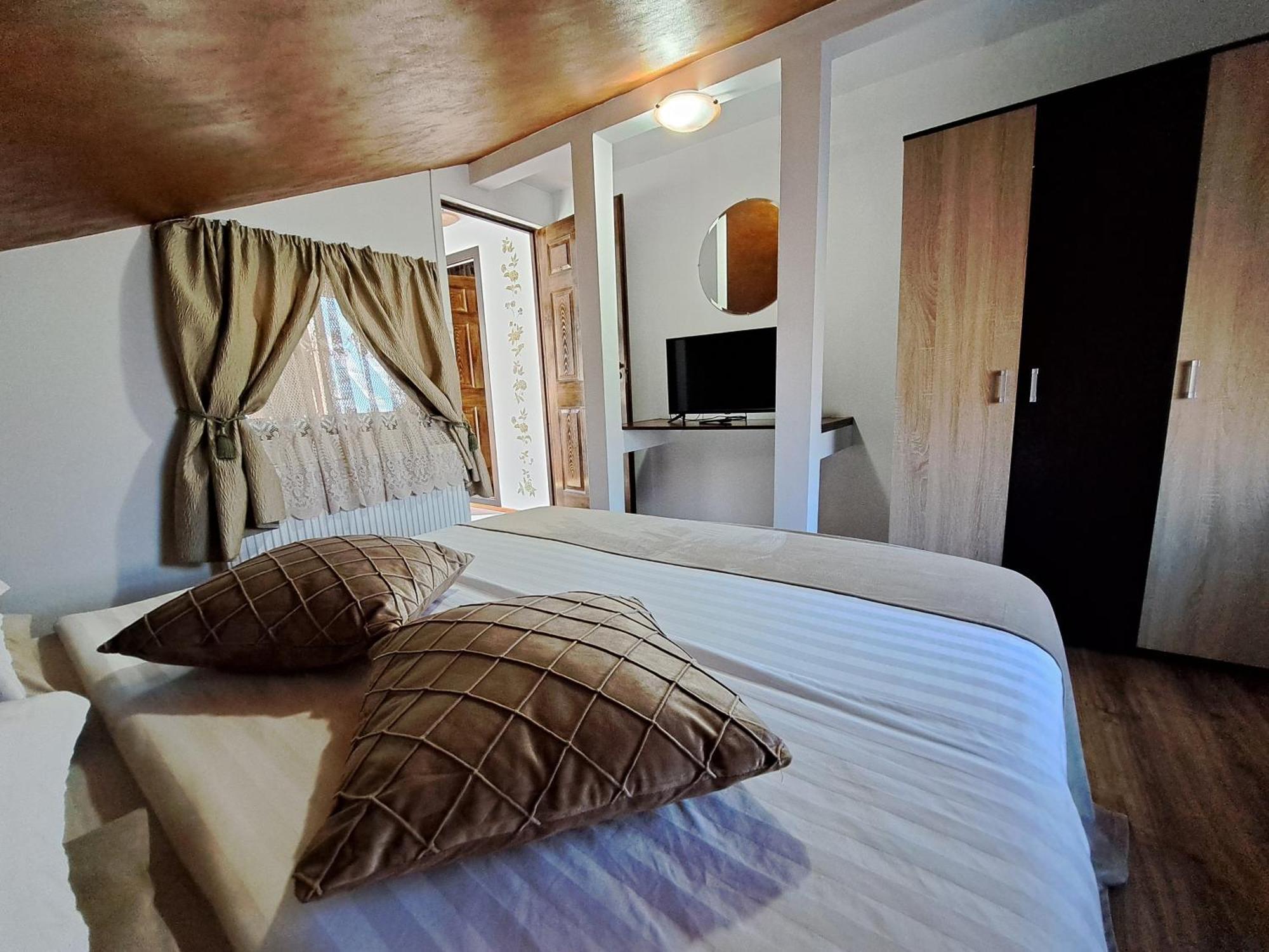 Shelby Accommodation -Adult Only- Sinaia Eksteriør bilde