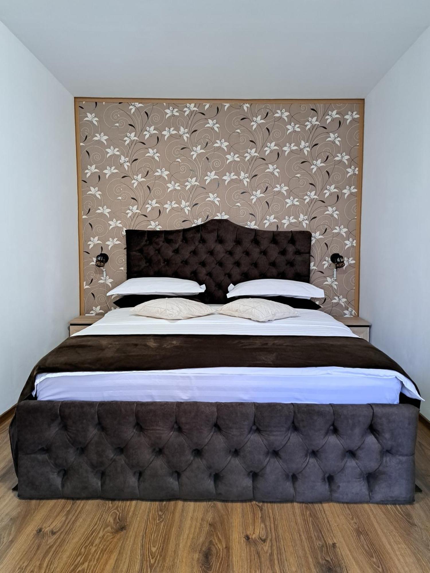 Shelby Accommodation -Adult Only- Sinaia Eksteriør bilde