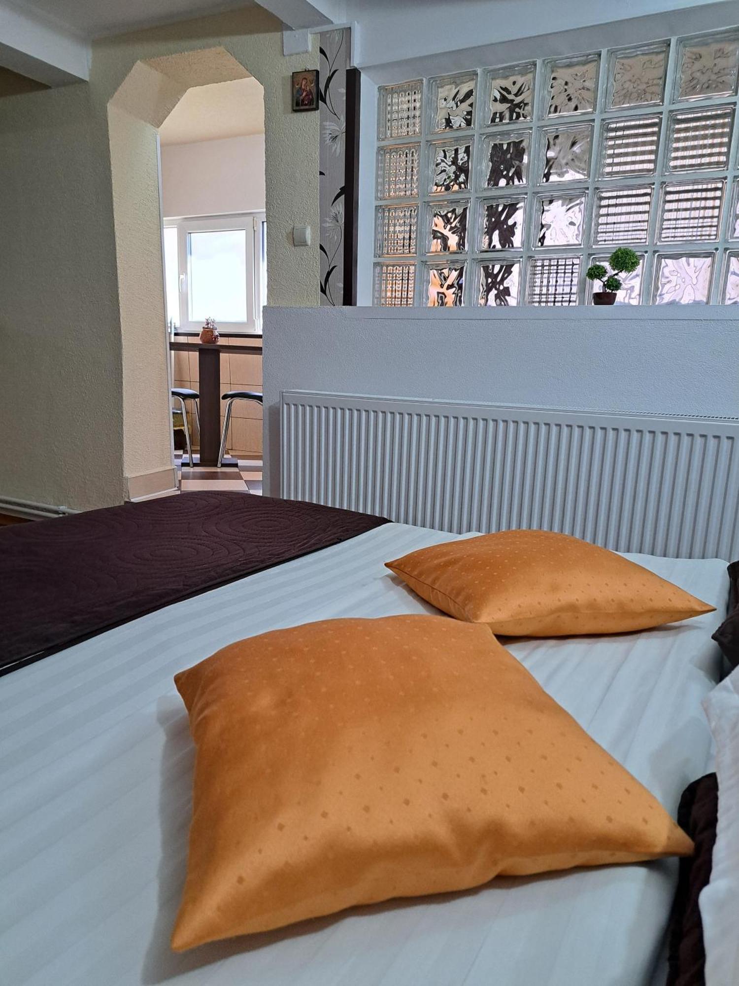 Shelby Accommodation -Adult Only- Sinaia Eksteriør bilde