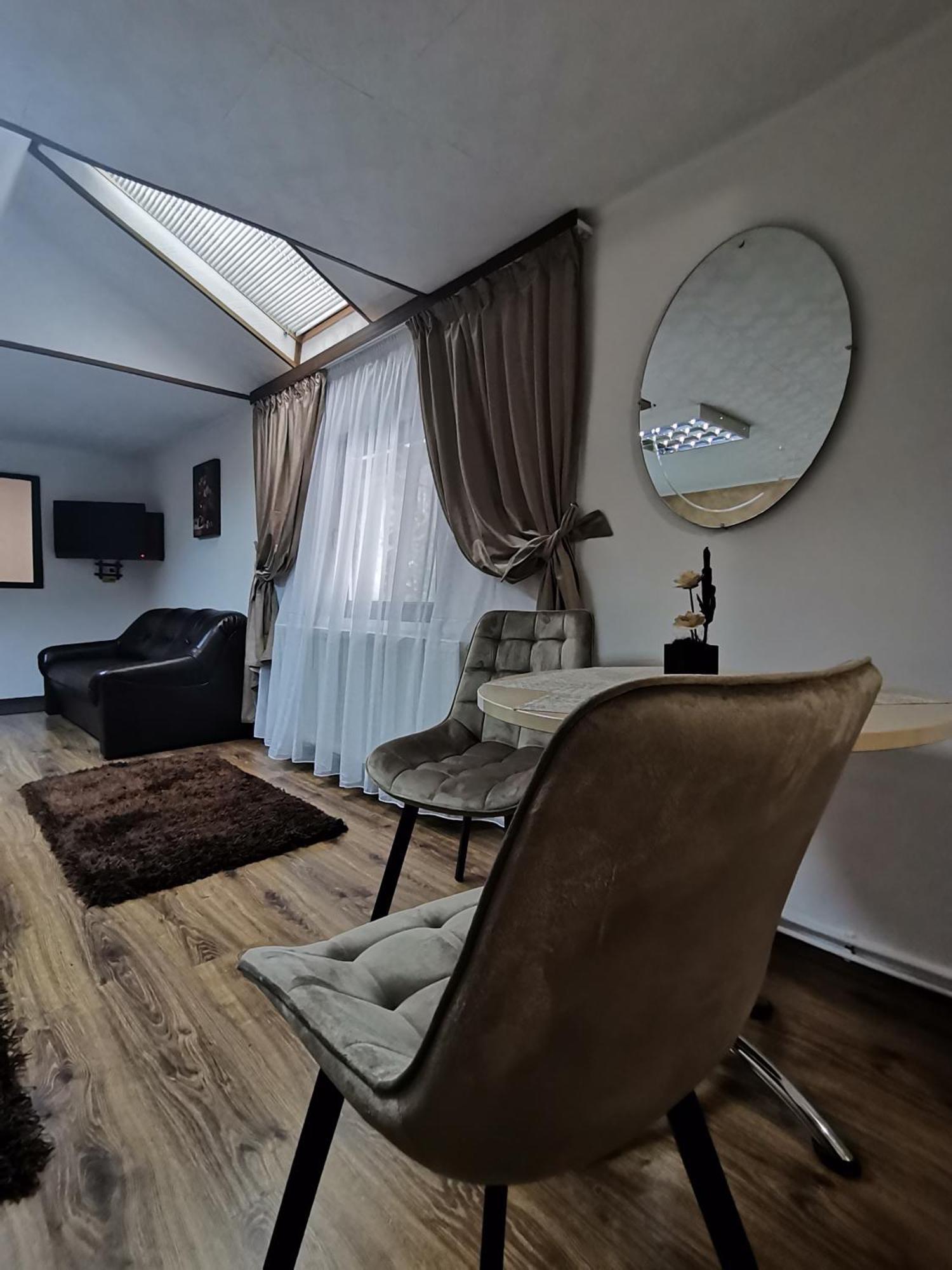 Shelby Accommodation -Adult Only- Sinaia Eksteriør bilde