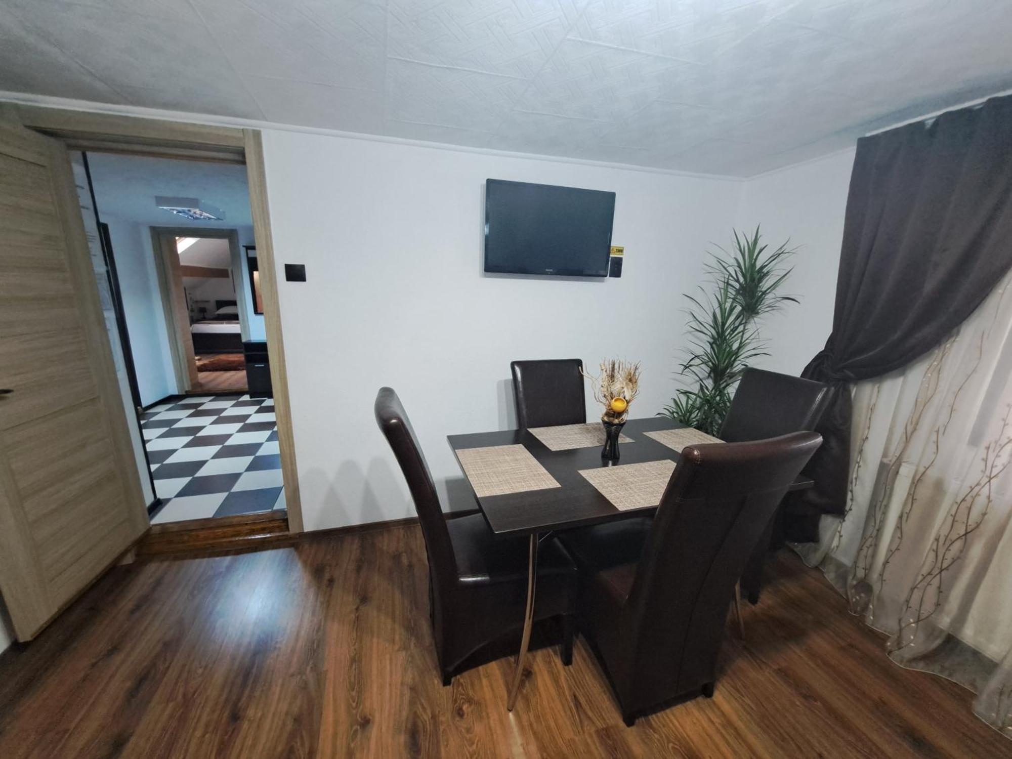 Shelby Accommodation -Adult Only- Sinaia Eksteriør bilde